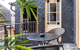 Suites Mana- Studio Art Ducal Avec Terrasse Sur L'Arriere De La Place Ducale Parking Inclus